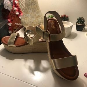 Gold sandal espadrilles, platform wedge!